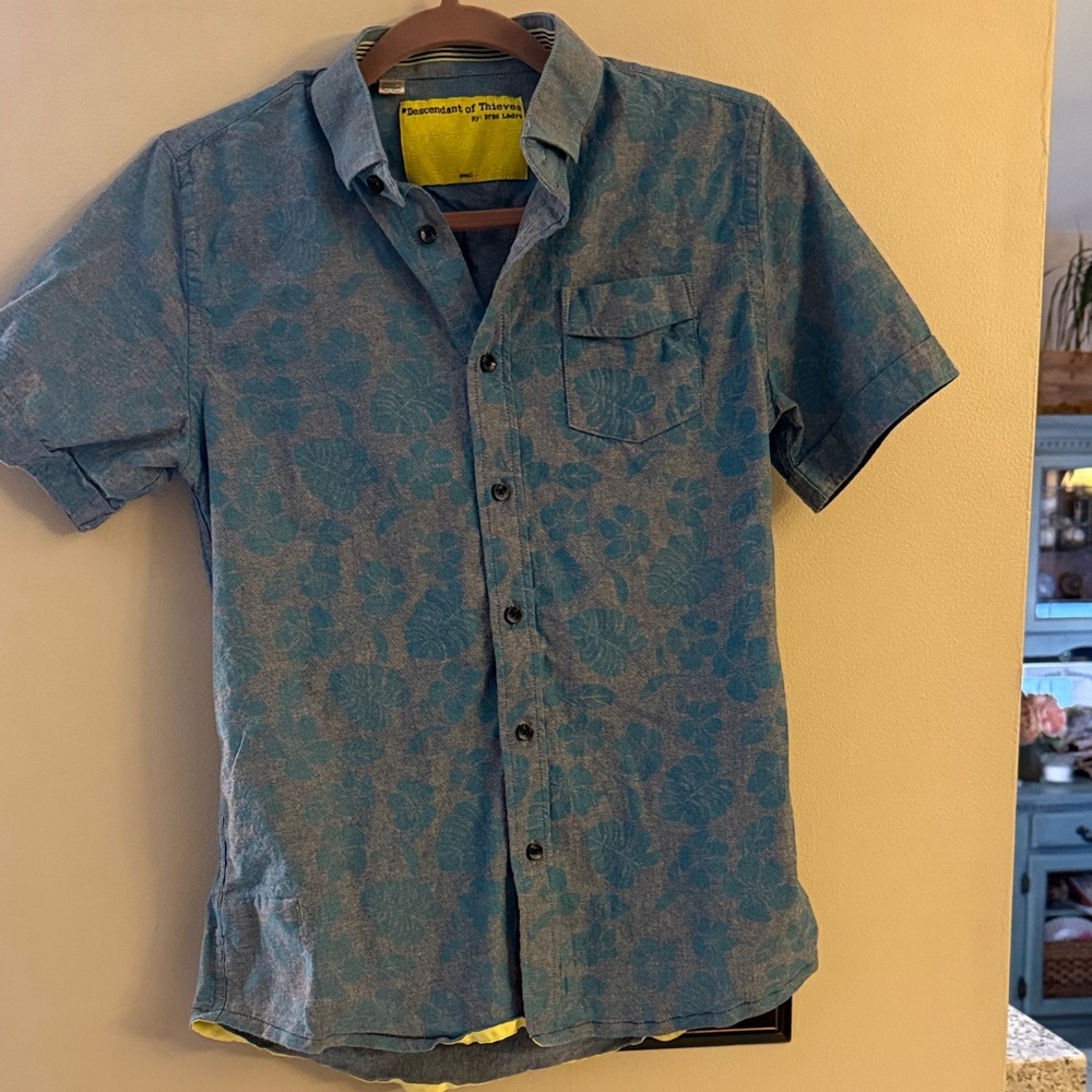 Descendant of Thieves Short-Sleeve Blue Floral Print Men's Shirt Small